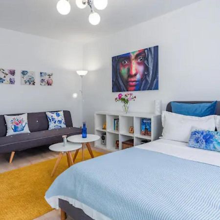 Cosy & Chic Studio Close By Victoria Square Boekarest Buitenkant foto