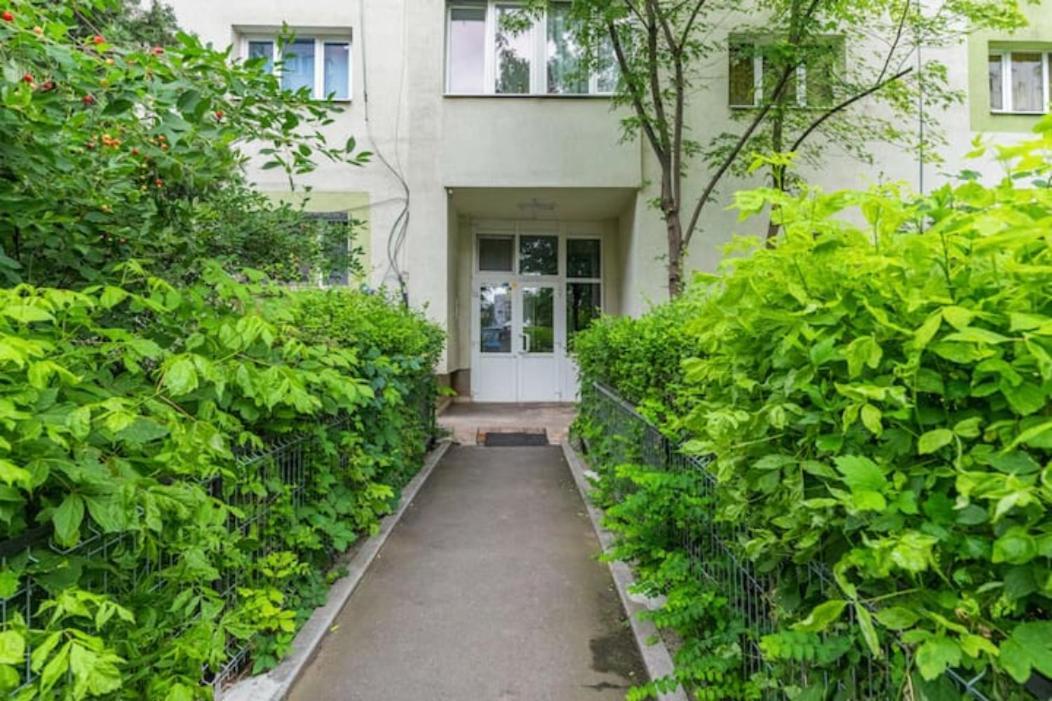 Cosy & Chic Studio Close By Victoria Square Boekarest Buitenkant foto
