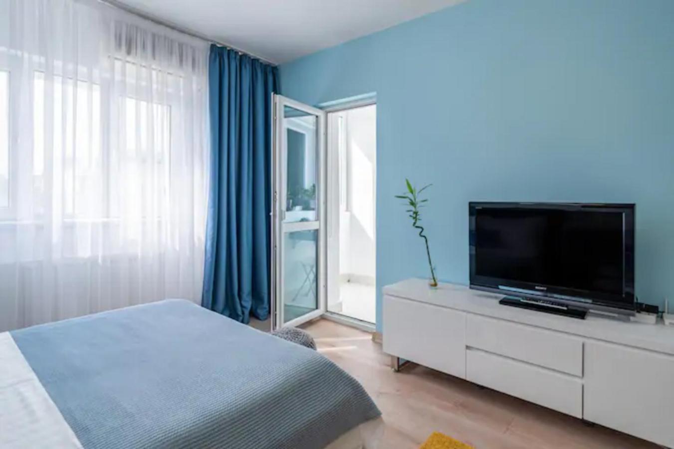 Cosy & Chic Studio Close By Victoria Square Boekarest Buitenkant foto
